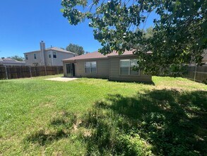 1004 Wintercreek Dr in Denton, TX - Building Photo - Building Photo