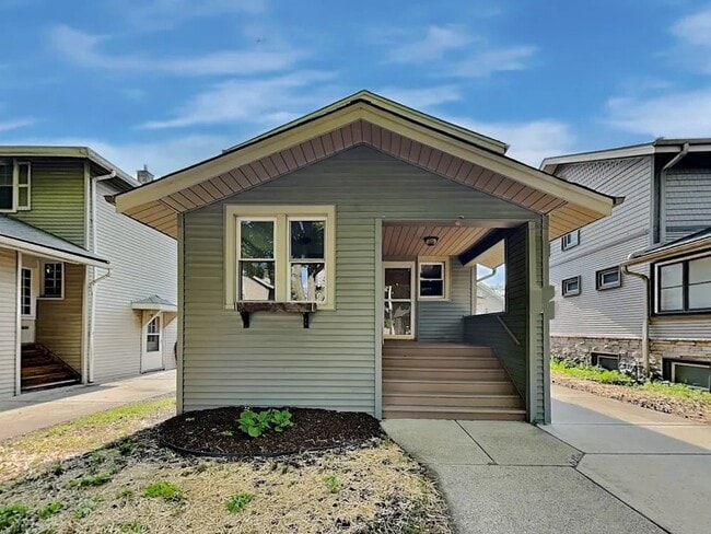 property at 860 Carpenter Ave