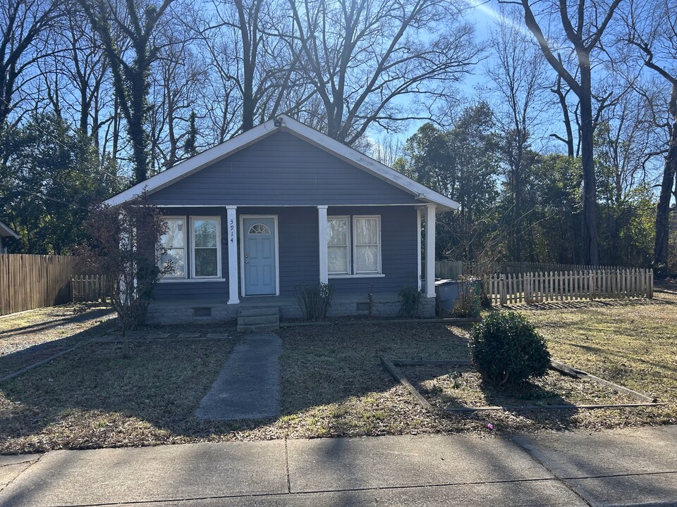 3914 Bearwood Ave in Charlotte, NC - Building Photo