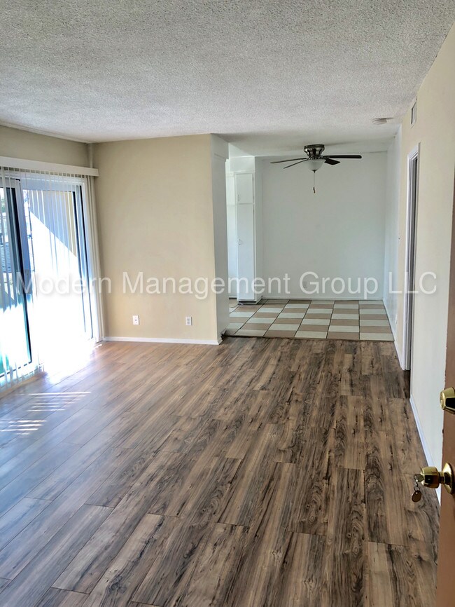 709 S Flower St-Unit -5 in Inglewood, CA - Foto de edificio - Building Photo