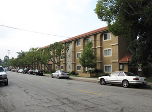 3220 Altura Ave in Glendale, CA - Building Photo - Building Photo