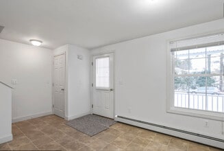20 Bow St, Unit Duplex in Kennebunk, ME - Building Photo - Building Photo