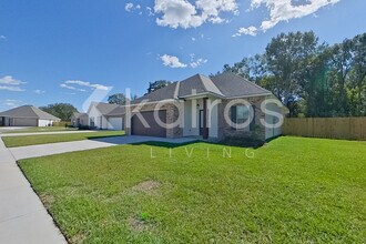106 Hendrix Rd in Carencro, LA - Building Photo - Building Photo