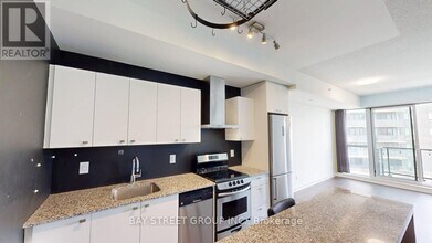 51-751 E Liberty St in Toronto, ON - Building Photo - Building Photo