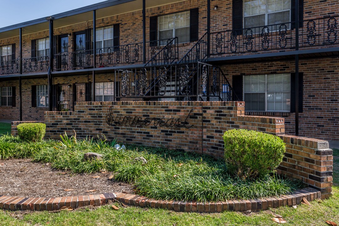 The Summereast in Memphis, TN - Foto de edificio