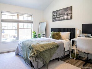 4241 Schaefer Rd in Dearborn, MI - Foto de edificio - Building Photo