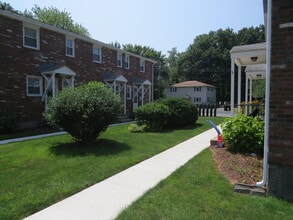 469 Corey St, Unit C in Agawam, MA - Building Photo - Building Photo