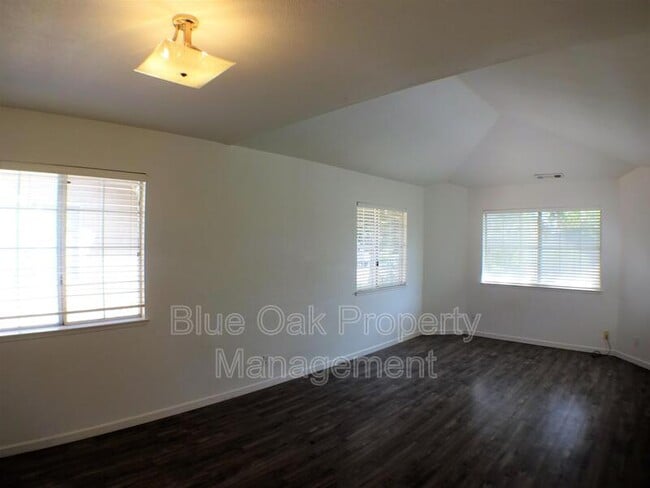 54 Glenshire Ln in Chico, CA - Building Photo - Building Photo