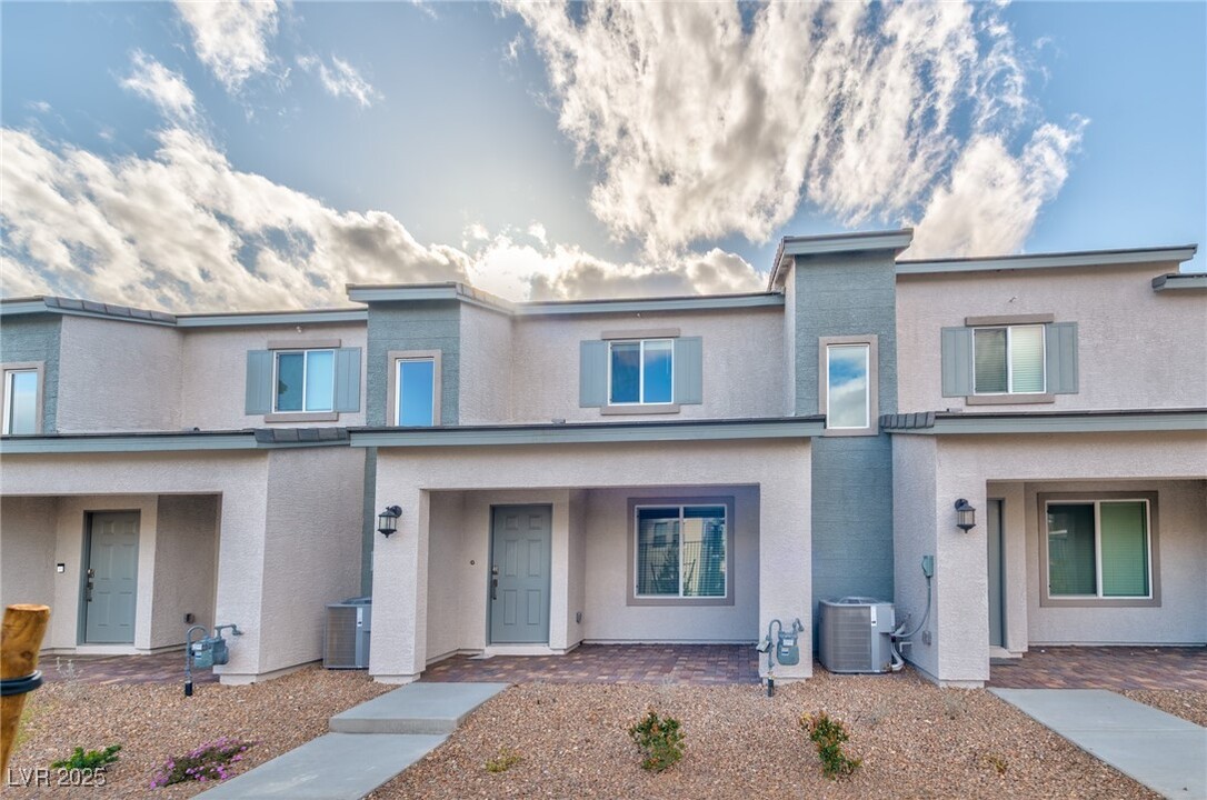 6288 Foxes Dl St in Las Vegas, NV - Building Photo