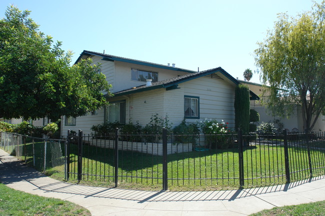 3106 Dakan in San Jose, CA - Foto de edificio - Building Photo