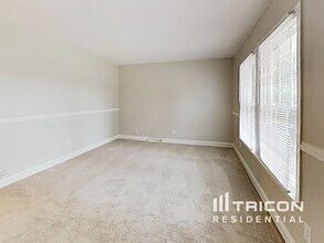 9926 Rockmeadow Dr in Charlotte, NC - Building Photo - Building Photo