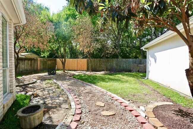 property at 2515 Hyland Park