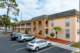 Highland Park in Clearwater, FL - Foto de edificio - Building Photo