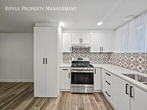 1108 Sunvista Rd SE in Calgary, AB - Building Photo - Building Photo