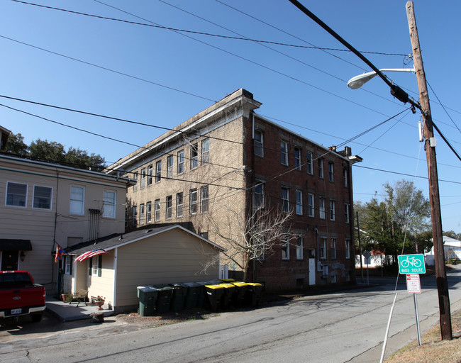 302 E Victory Dr in Savannah, GA - Foto de edificio - Building Photo