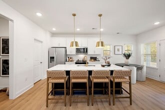 Marglyn Matthews in Matthews, NC - Building Photo - Building Photo