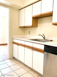 666 E Fox Hills Dr photo'