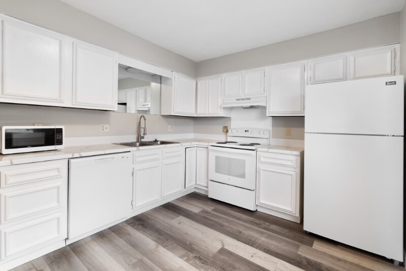 6301 Frankn Dot Dr in Lansing, MI - Building Photo