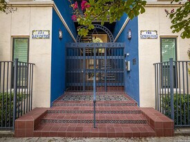 221 Lexington Ave, Unit 317 in San Antonio, TX - Building Photo