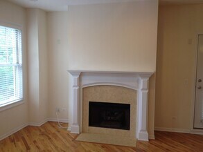 1528 W Greenleaf Ave, Unit 3W in Chicago, IL - Building Photo - Building Photo