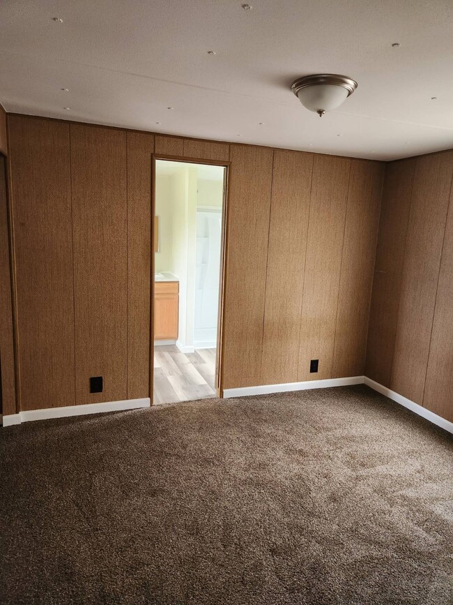 908 Bernard Ln in Jacksonville, NC - Building Photo - Building Photo