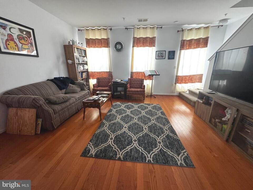 108 Moore Dr in Rockville, MD - Building Photo