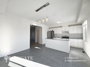 Spacious 3-Bedroom Freehold Townhouse with Garage & Backyard in Brampton in Brampton, ON - Building Photo - Building Photo