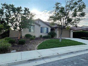 34791 Heritage Oaks Ct in Winchester, CA - Building Photo - Building Photo