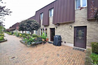 200 Hilton Ave in Hempstead, NY - Building Photo - Building Photo