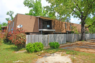 Tiffany Place in Pensacola, FL - Building Photo - Building Photo