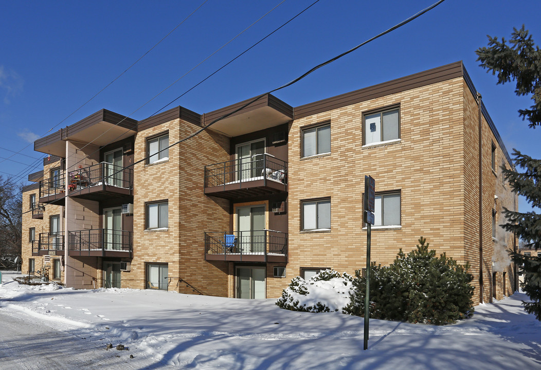 Arden Court in New Brighton, MN - Building Photo