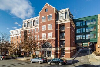 The Henry in Alexandria, VA - Foto de edificio - Building Photo