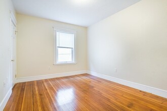 373 Centre St, Unit 3 in Boston, MA - Building Photo - Building Photo