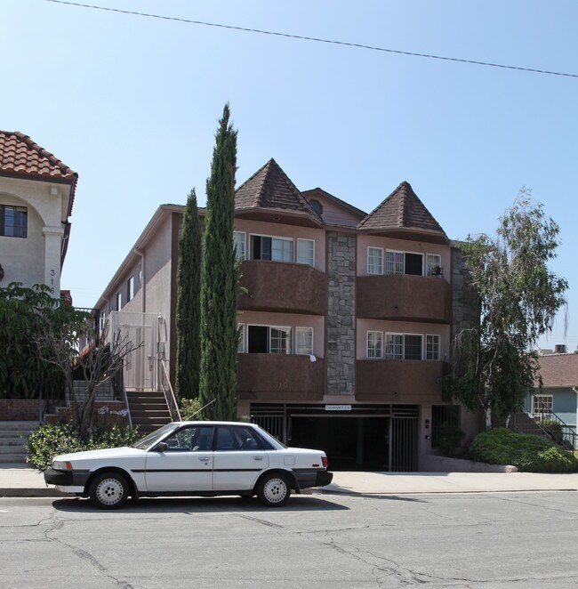 310 E Elmwood Ave in Burbank, CA - Building Photo - Building Photo