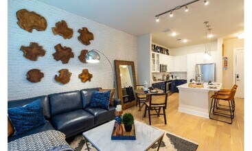 2200 Rutland St in Houston, TX - Building Photo - Building Photo