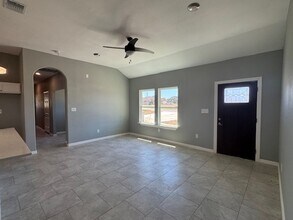 202 Colonial Ln in La Vernia, TX - Building Photo - Building Photo