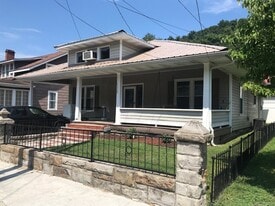 132 Myra Barnes Ave, Unit A in Pikeville, KY - Building Photo