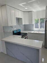 464 Minola Dr in Miami Springs, FL - Building Photo - Building Photo