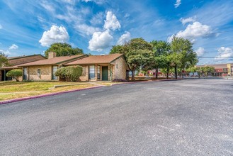 Camino Real San Antonio in San Antonio, TX - Foto de edificio - Building Photo