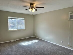 4393 N Norman Dr in Stow, OH - Foto de edificio - Building Photo