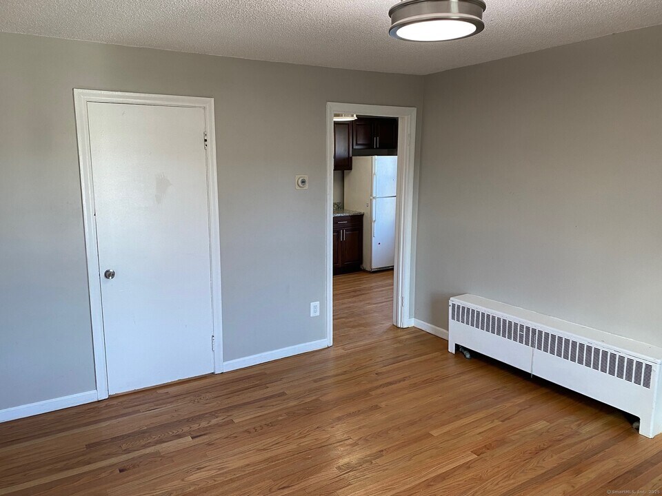 1 Divinity St in Bristol, CT - Building Photo