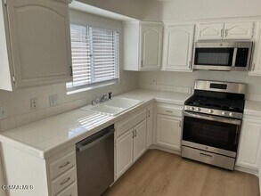 279 N Skyline Dr in Thousand Oaks, CA - Building Photo - Building Photo