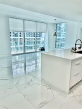 300 S Biscayne Blvd, Unit 3502 in Miami, FL - Foto de edificio - Building Photo