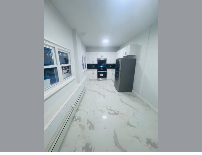 36 Wayne Ave, Unit Apartment 1 in Suffern, NY - Building Photo - Building Photo