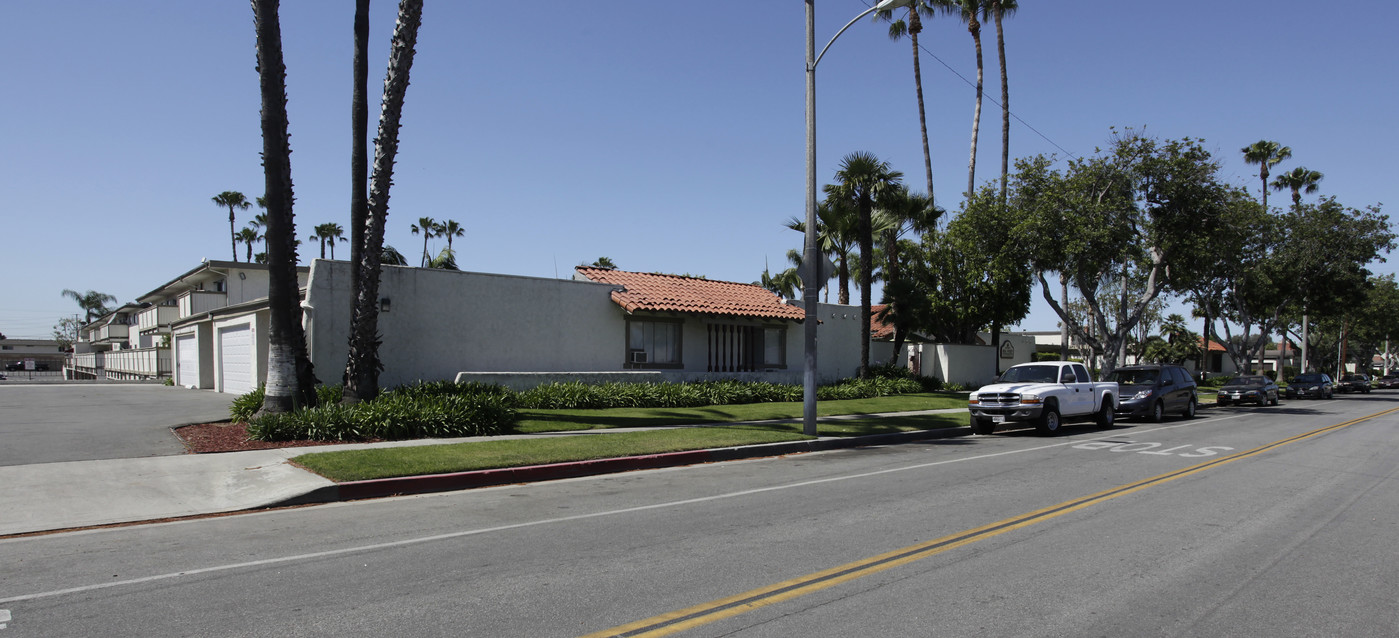 Sea Wind Apartments in Anaheim, CA - Building Photo