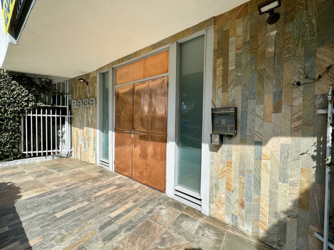 8939 Cadillac Ave
