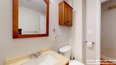 33 Edison Grn, Unit #2 in Boston, MA - Building Photo - Building Photo