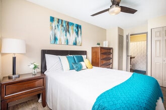 Temple Heights Manor+55 community in Raytown, MO - Foto de edificio - Building Photo