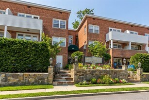 100 Theodore Fremd Ave in Rye, NY - Building Photo