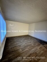 Shalamar Apartments in Portland, OR - Building Photo - Building Photo